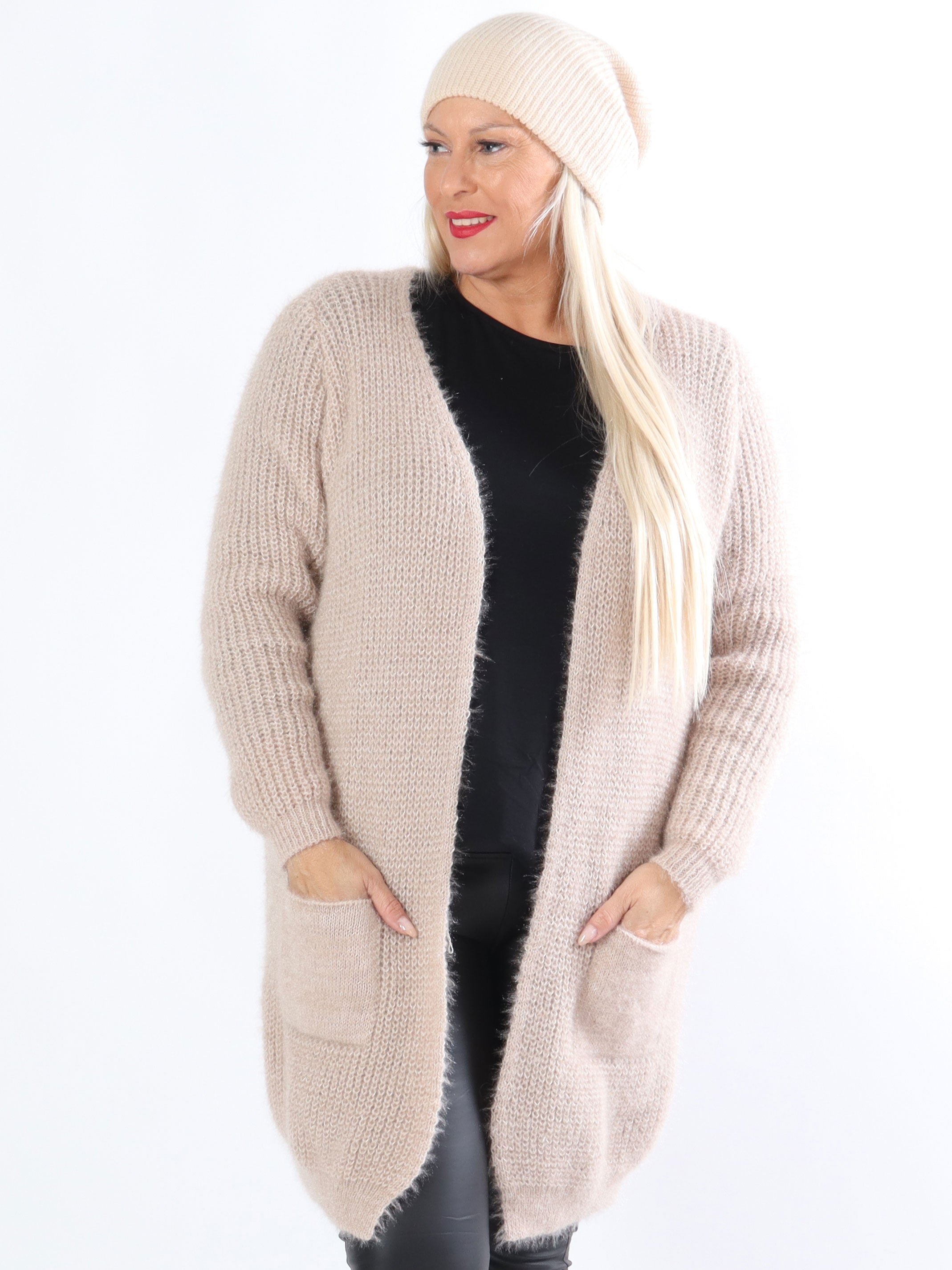 Levy - Svart plus size fluffig kofta med fickor - Beige